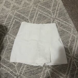 NWOT Zara Skort